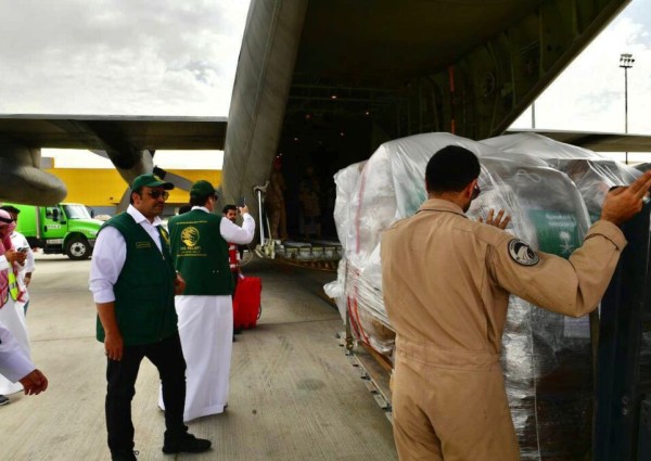 مركز الملك سلمان للإغاثة يسيّر أولى طلائع الجسر الجوي السعودي الإغاثي إلى السودان