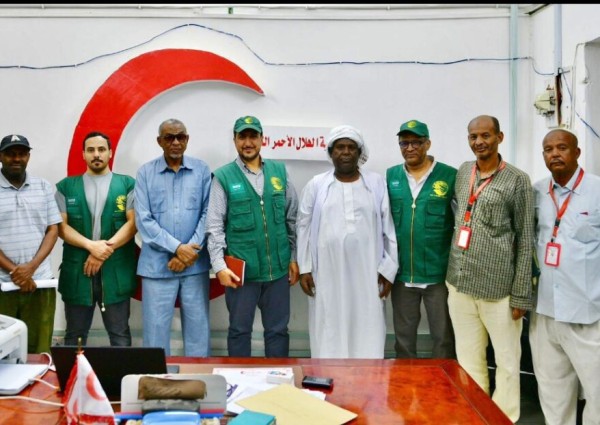 فريق مركز الملك سلمان للإغاثة يلتقي رئيس جمعية الهلال الأحمر السوداني