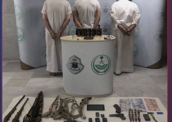 شرطة الأحساء تقبض على 3 أشخاص لترويجهم مادة الحشيش المخدر وأقراصًا