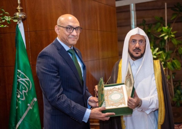 وزير الشؤون الإسلامية يستقبل السفير الباكستاني لدى المملكة