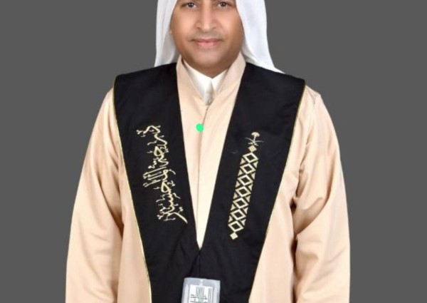 الأديب والكاتب الإعلامي حسن بن محمد أحمد مشهور حمدي  يحصل على درجة الماجستير