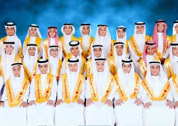 مدرسة حي الملك فهد وملحقة المباركية الابتدائية تحتفل بخريجيها