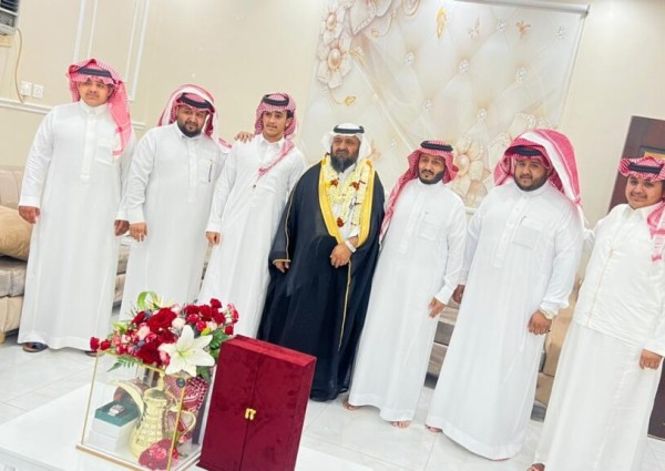 ضحى بعمره في رحلة تعليمية علمية عنوانها العزم والإصرار .. تكريم الأستاذ المربي “محمد السلمي الريثي”