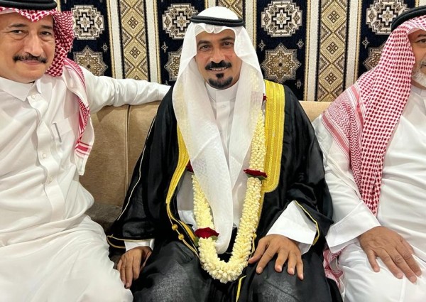 في ليلة وفـاء لأهل العطاء .. مجمع الحقو التعليمي يحتفل بتقاعد مدير المجمع ووكيله