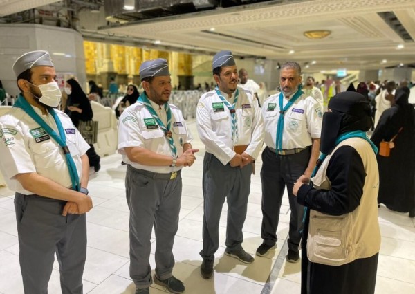 العبدالسلام و المهيدب يشيدان بجهود كشافة وزارة التعليم في الحرم المكي