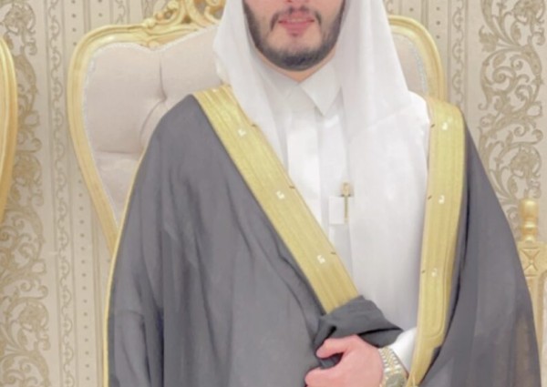 بحضور شيوخ وأعيان القبائل .. معرف قرية الحماد يحتفل بزواج نجله “عايش” في قصر كبيتال بحائل