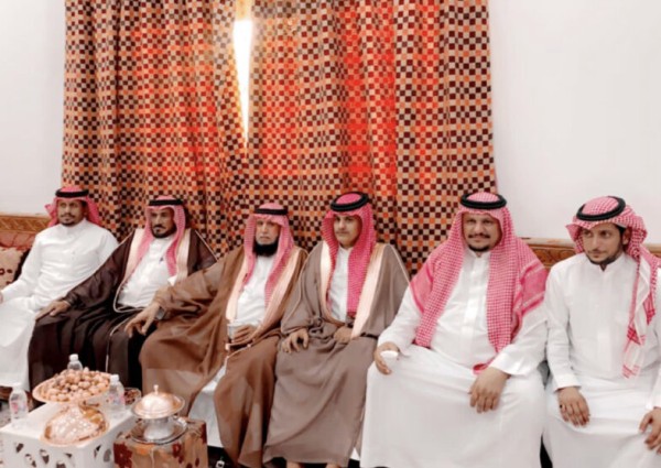 رجل الأعمال “عايد بن عبيد بن خلف بن شويلع” يحتفل بعقد قران نجله “محمد” في استراحة العاذريات بـ”بقيق”