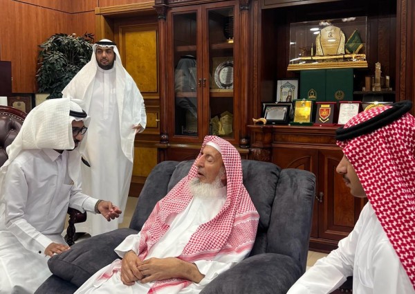 مفتي عام المملكة يستقبل وفد جمعية كسوة الكاسي بجازان