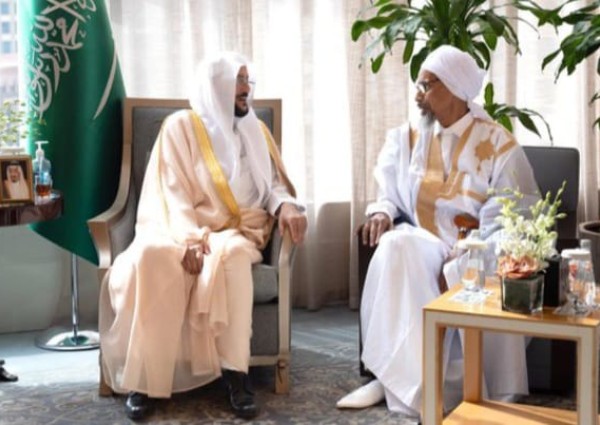 وزير “الشؤون الإسلامية” يلتقي مفتي موريتانيا