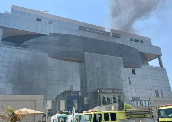 إمارة مكة المكرمة : الدفاع المدني يتمكن من إخماد حريقٍ أندلع بمخلفات ووحدات تكييف بسطح مبنى غير مأهول بجدة