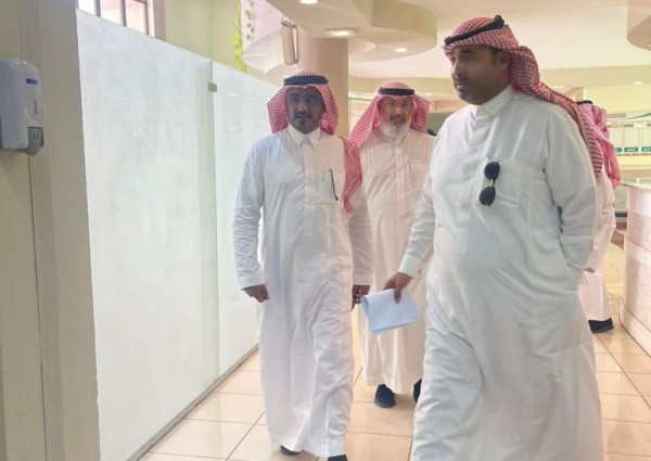 مدير تعليم مكة يقف ميدانياً على لجان القبول والتسجيل