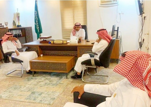 رئيس مركز مقزع يستقبل رئيس بلدية الريث ومدير المشاريع وبعض المهندسين والاستشاريين