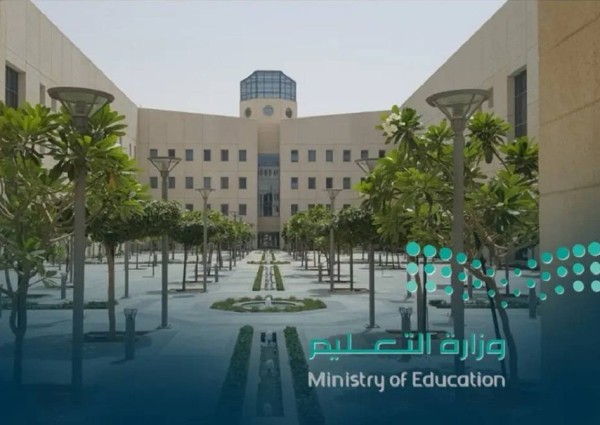 من أهمها الابتعاد الفوري عن المحيط الدراسي للعاملين في المدارس وتعليق أنشطة المدارس الخاصة .. وزير التعليم يمنح مدراء التعليم 63 صلاحية