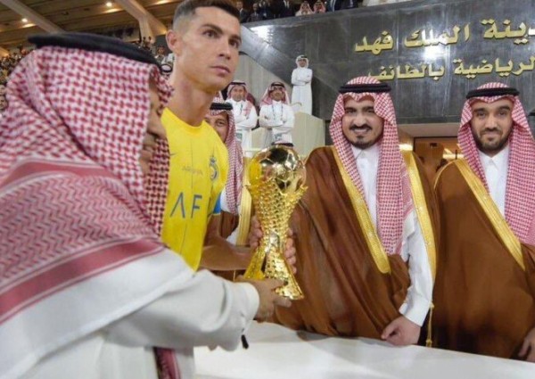 نيابة عن سمو ولي العهد.. نائب أمير مكة يتوّج النصر ببطولة #كأس_الملك_سلمان_للأندية
