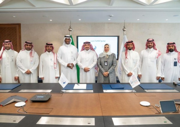 صندوق تنمية الموارد البشرية ومجموعة “روشن” يوقعان اتفاقية لدعم تدريب وتأهيل الكوادر الوطنية بالقطاع العقاري
