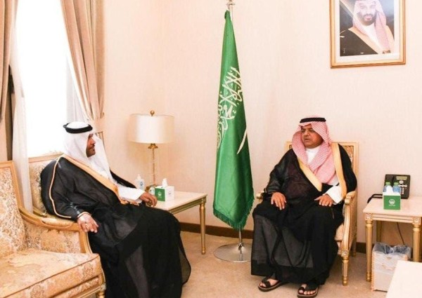 سمو الأمير منصور بن محمد بن سعد يستقبل رئيس جامعة حفر الباطن