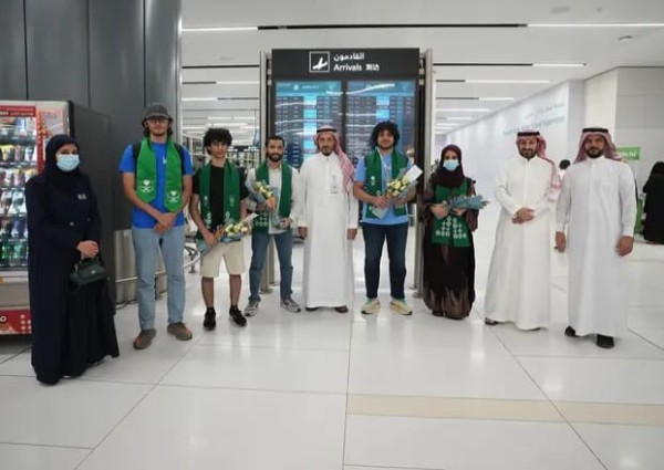 فرسان الوطن للمعلوماتية يصلون الرياض متوجين بثلاث جوائز عالمية