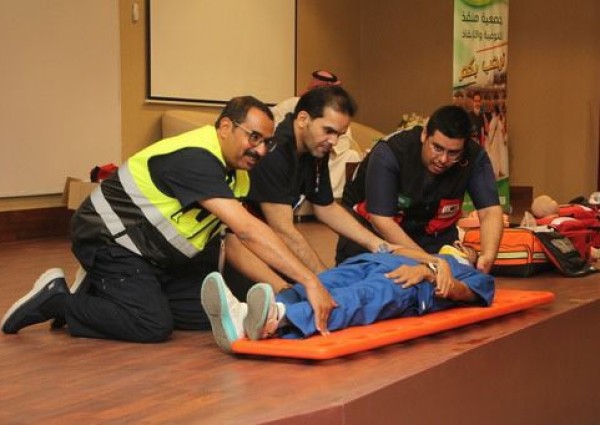 جمعية منقذ تقيم دورة “الإسعافات الأولية” بالتعاون مع هيئة الصحفيين السعوديين بحضور أكثر من 260 شخصًا