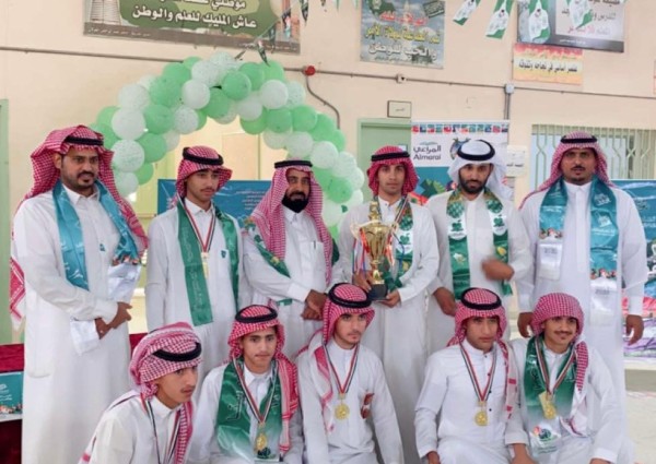 تزينت بالأخضر .. مدرسة ثانوية الجرذاوية تحتفل باليوم الوطني الـ 93