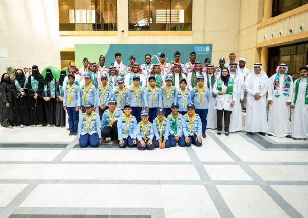 الكشافة يشاركون المرضى فرحة اليوم الوطني الـ 93 للمملكة