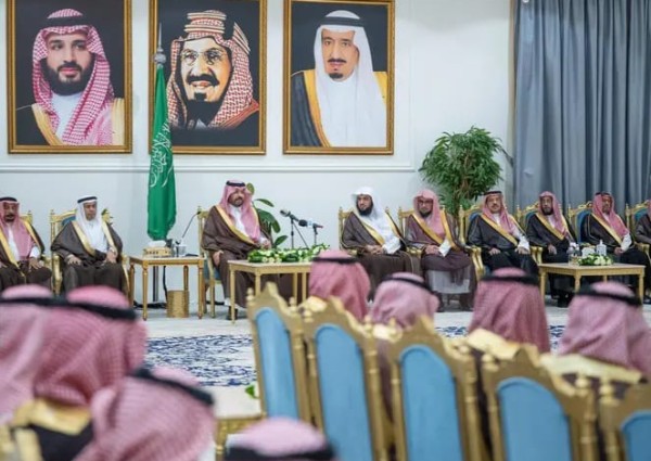 أمير منطقة الحدود الشمالية يستقبل المواطنين في جلسته الأسبوعية