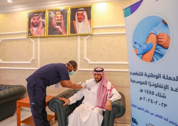 محافظ النعيرية يطلق حملة التطعيم ضد الإنفلونزا الموسمية