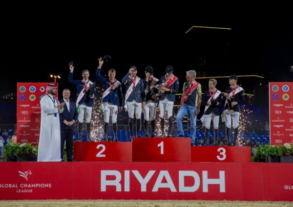 ريزنبك إنترناشيونال بطل دوري الابطال العالمي