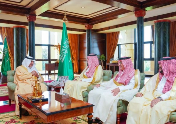أمير منطقة تبوك يستقبل سمو رئيس الاتحاد السعودي للهجن