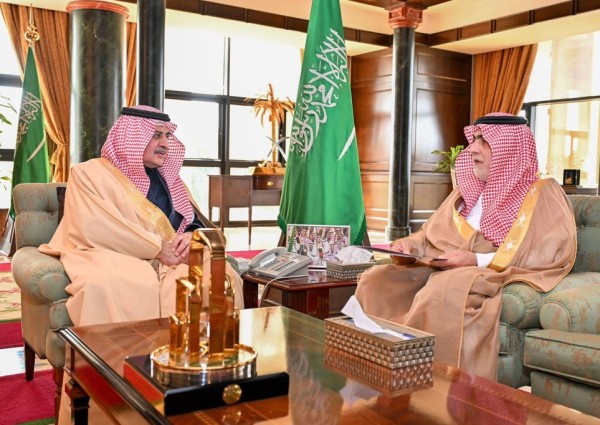 أمير تبوك يطلع على تقرير بداية الفصل الدراسي الثاني