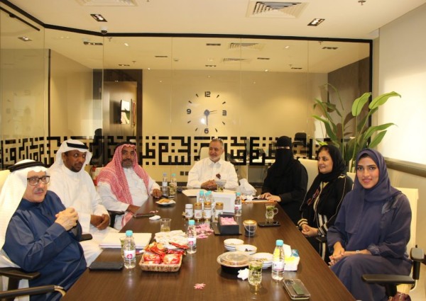 مسؤولو “بر جدة” يبحثون (الرفاهية الصحية) لمستفيدي مراكز الكلى مع مزارع (Be Alive)