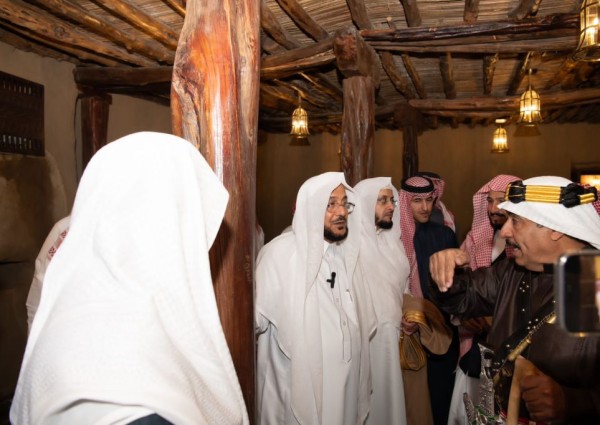 وزير الشؤون الإسلامية يزور مسجد الأطاولة التاريخي بمنطقة الباحة