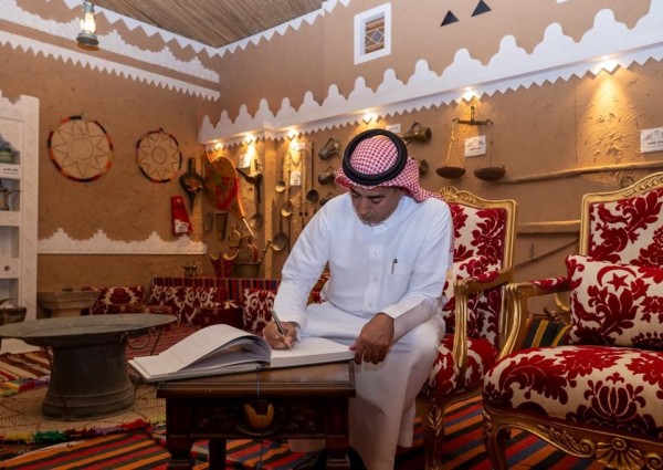 مدير عام فرع وزارة الموارد البشرية والتنمية الاجتماعية بمنطقة القصيم يزور مشروع دواجن الوطنية