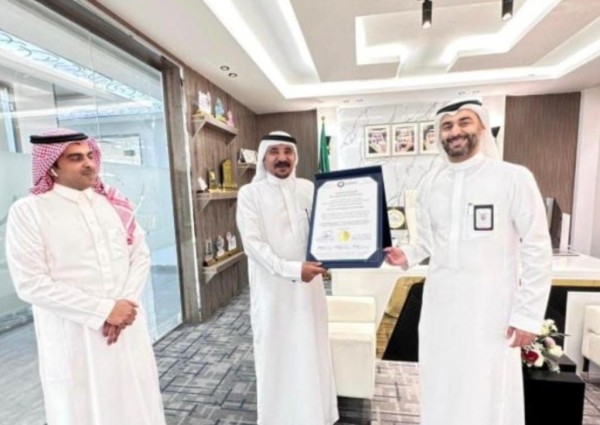 تكريم الزميل الإعلامي علي الهيال من سعادة مدير عام الشؤون الصحية بمنطقة الباحة
