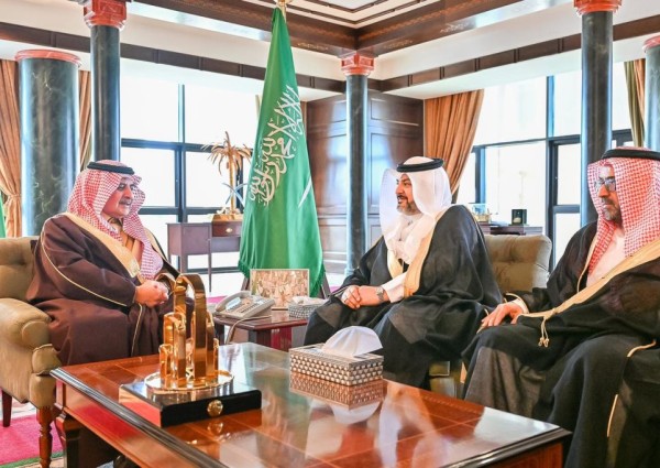 أمير تبوك يستقبل رئيس مجلس إدارة شركة تبوك للتنمية الزراعية