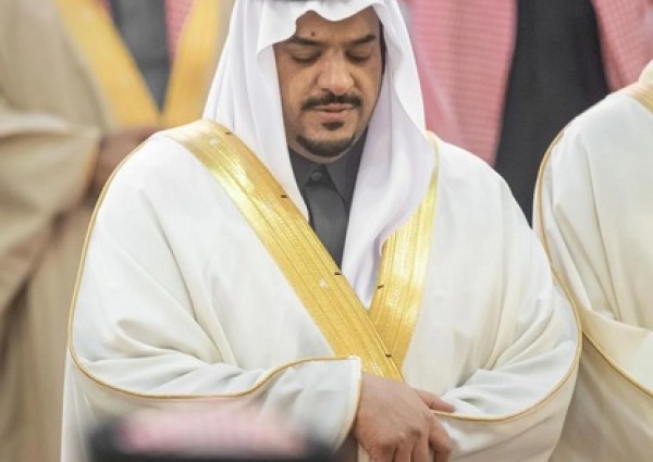 نائب أمير الرياض يؤدي صلاة الميت على صاحب السمو الأمير محمد بن بدر بن فهد بن سعد الأول آل عبدالرحمن