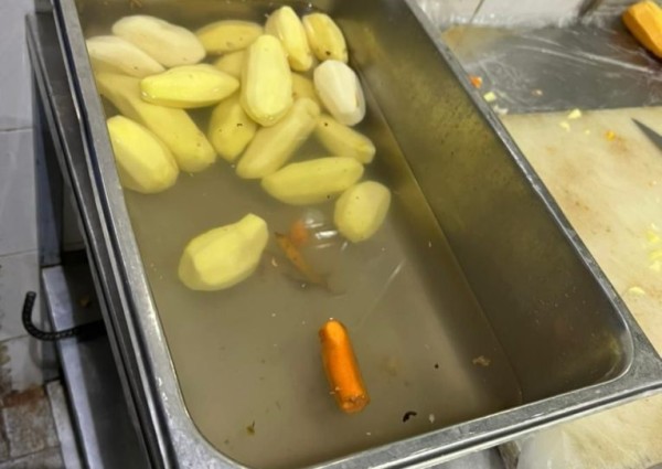 بلدية قرية العليا تنفذ 70 زيارة على المنشآت الغذائية خلال أسبوع