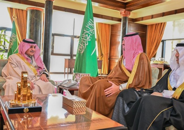 أمير تبوك يستقبل رئيس مجلس إدارة شركة أسمنت تبوك