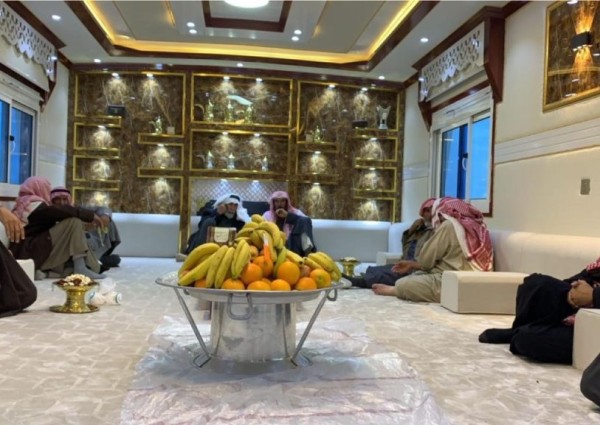 مالك الإبل “فالح عواد بن مضيان الشويلعي” يستضيف عدد من ملاك الإبل في الشويمس بـ”الحائط” .. ويقيم وليمة عشاء
