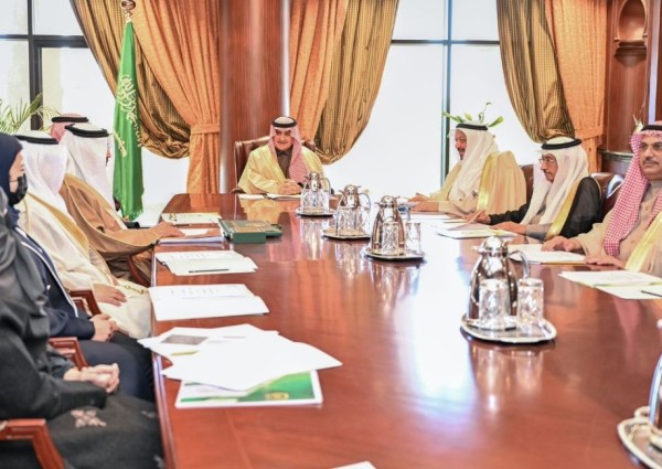 أمير تبوك يترأس اجتماع جمعية الملك عبدالعزيز الخيرية