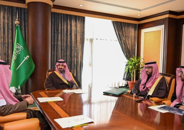 نائب أمير تبوك يطّلع على منظومة الخدمات الصحية بالمنطقة