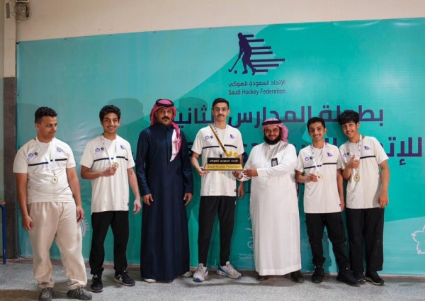 الصقور يتوج بكأس بطولة المدارس الثانية للهوكي