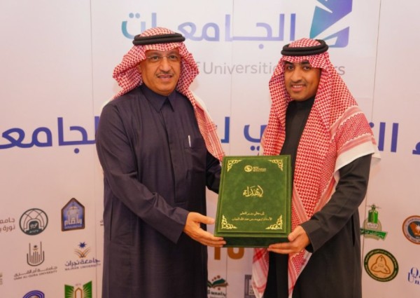 وزير التعليم يتسلم أول رسالة علمية “إعلامية” بجامعات الشرقية