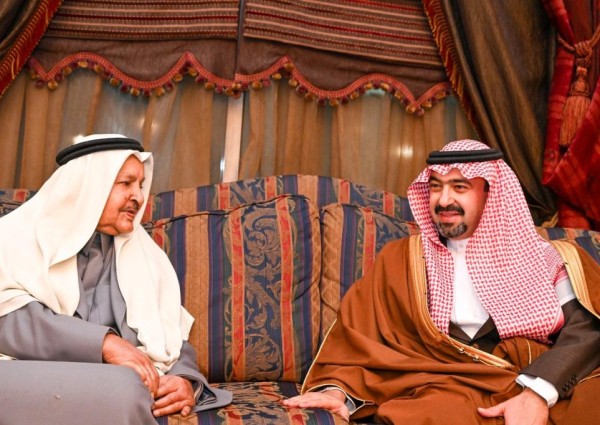 نائب أمير منطقة تبوك يواسي الشيخ أحمد الخريصي