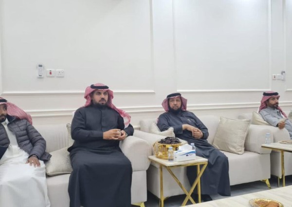 الرويلي يكرم مدير تجارة القريات بمناسبة التقاعد