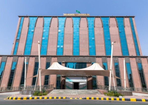 جراحة خمس ساعات تُعيد لعشرينية ابتسامتها بمستشفى الملك فيصل بمكة