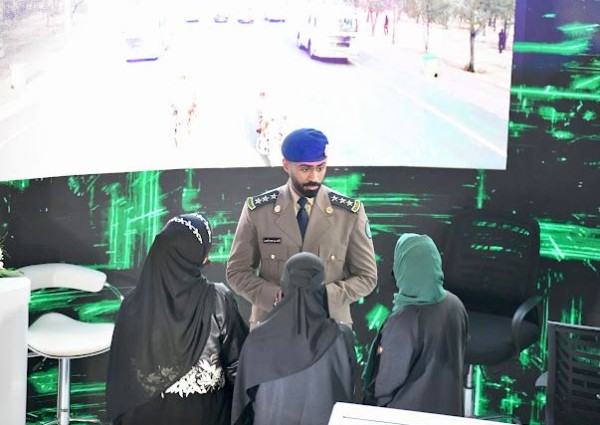 الدفاع المدني يستعرض بوابة سلامة بجناح وزارة الداخلية في “مؤتمر ومعرض خدمات الحج والعمرة”