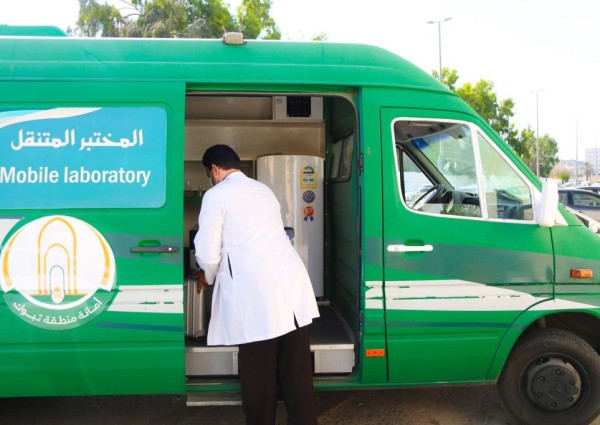 أكثر من ألفي زيارة ميدانية لمختبر سلامة الغذاء بأمانة تبوك خلال عام 2023