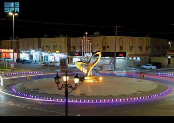 “أمانة الشمالية” تزيّن ميادين ودورات الطرق الرئيسية برفحاء بلون زهر الخزامى