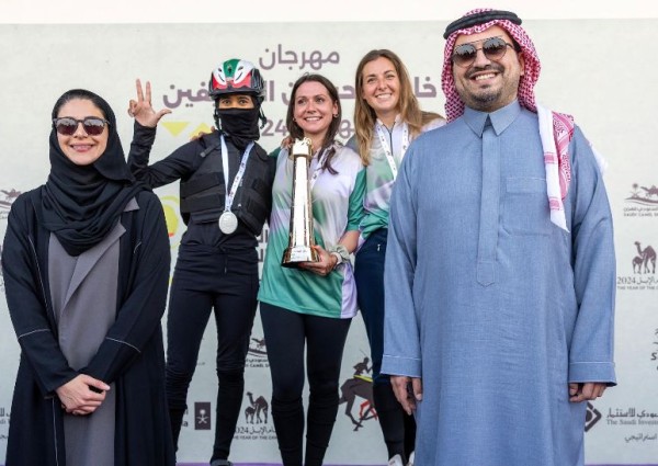 الفرنسية فيرولود و5 سعوديين ابطال سباق الهجانة في مهرجان خادم الحرمين الشريفين للهجن