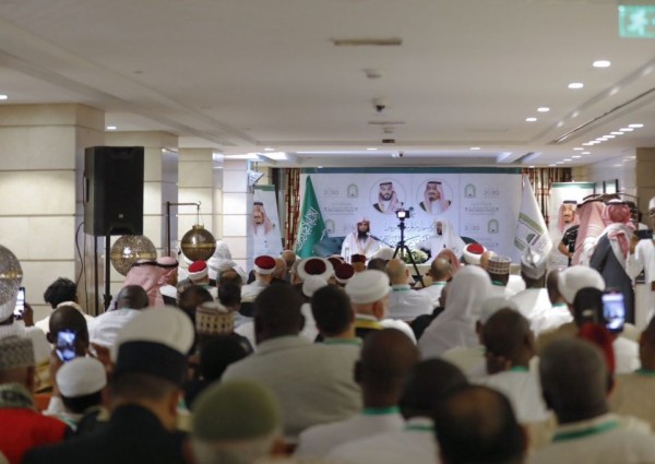 إمام المسجد النبوي يلتقي ضيوف برنامج خادم الحرمين الشريفين للعمرة والزيارة